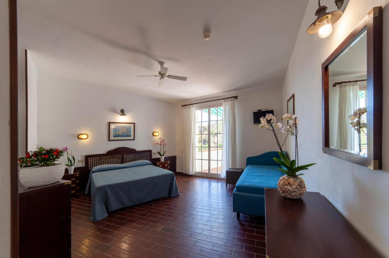 Hotel Antares กาโปลิเวรี ภายนอก รูปภาพ
