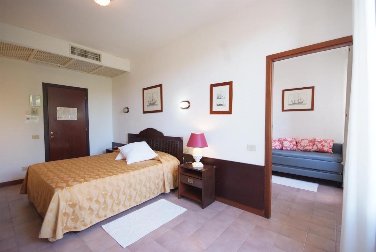 Hotel Antares กาโปลิเวรี ห้อง รูปภาพ